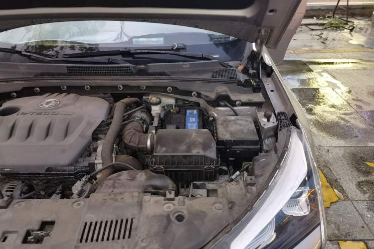Used Dongfeng Aeolus Yixuan 2020 230T Automatic Advanced Edition Engine Bay Left