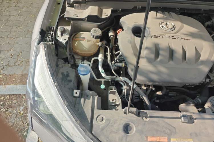 Used Dongfeng Aeolus Yixuan 2020 230T Automatic Advanced Edition Engine Bay Right