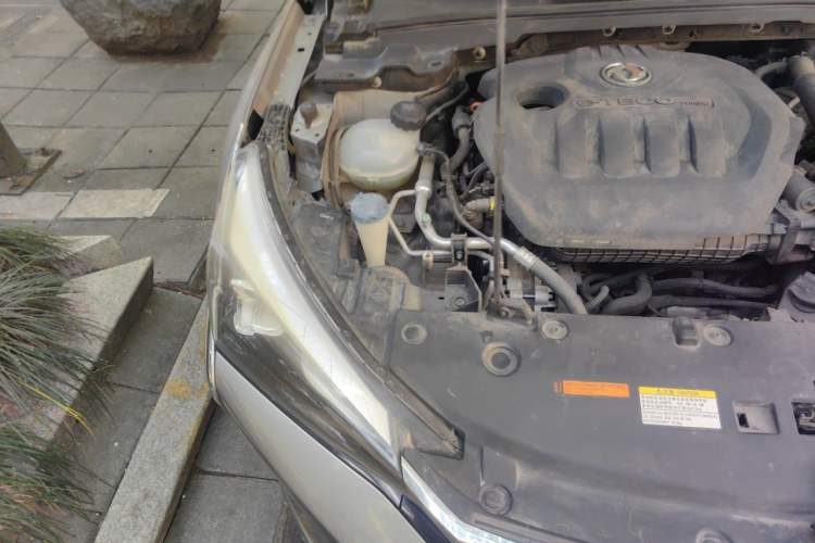 Used Dongfeng Aeolus Yixuan 2020 230T Automatic Advanced Edition Engine Bay Right