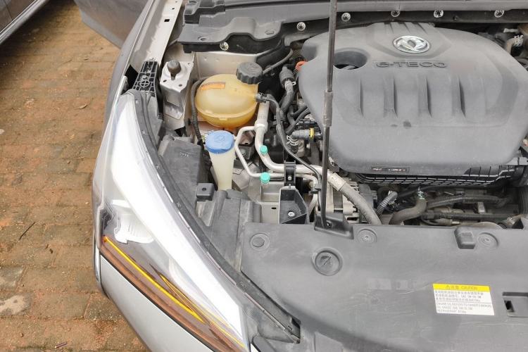 Used Dongfeng Aeolus Yixuan 2020 230T Automatic Advanced Edition Engine Bay Right