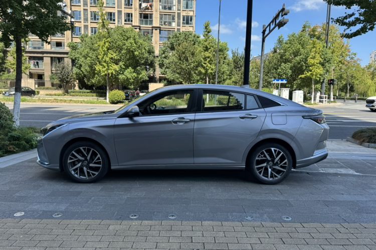 Used Dongfeng Aeolus Yixuan 2020 230T Automatic Cool Edition Exterior 2