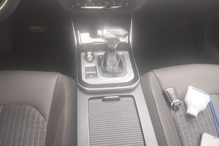 Used Dongfeng Aeolus Yixuan 2020 230T Automatic Cool Track Edition Gear Lever