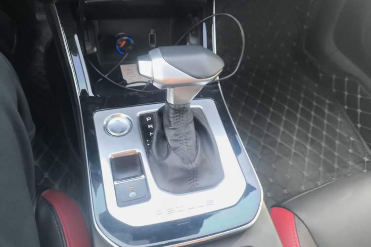 Used Dongfeng Aeolus Yixuan 2020 230T Automatic Cool Stylish Dark Knight Edition Gear Lever