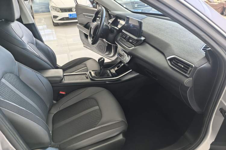 Used Dongfeng Aeolus Yixuan 2020 200T Manual Ignition Edition Interior 1