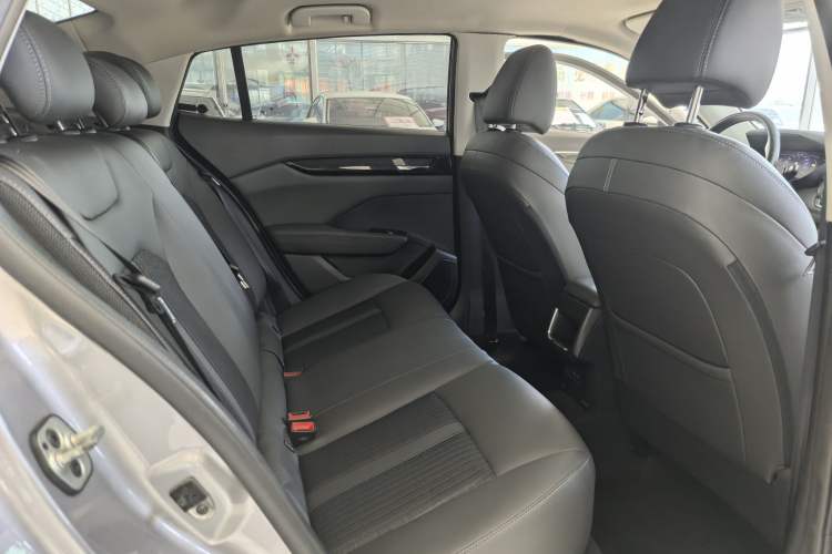 Used Dongfeng Aeolus Yixuan 2020 200T Manual Ignition Edition Interior 4