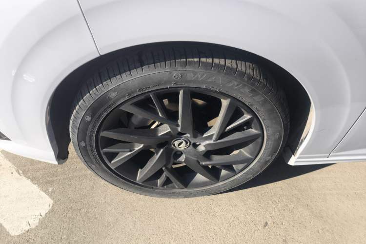 Used Dongfeng Aeolus Yixuan 2020 230T Automatic Cool Stylish Dark Knight Edition Left Front Wheel Hub