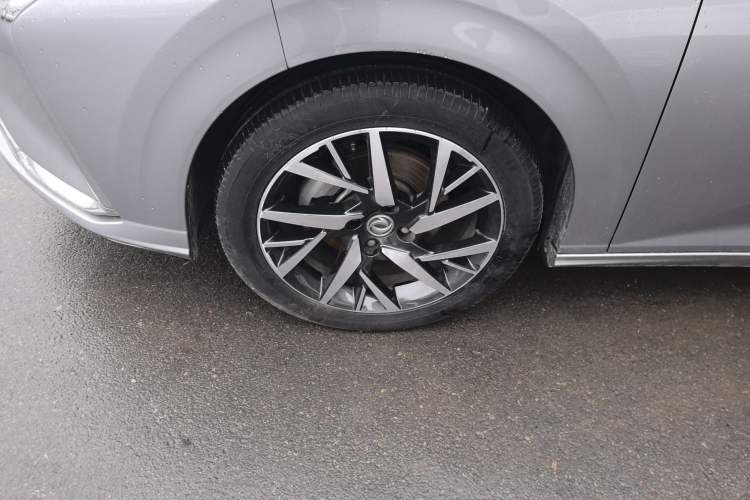 Used Dongfeng Aeolus Yixuan 2020 230T Automatic Advanced Edition Left Front Wheel Hub