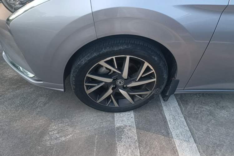 Used Dongfeng Aeolus Yixuan 2020 230T Automatic Cool Edition Left Front Wheel Hub