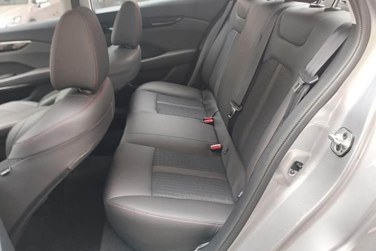 Used Dongfeng Aeolus Yixuan 2020 230T Automatic Cool Track Edition Left Rear Seat