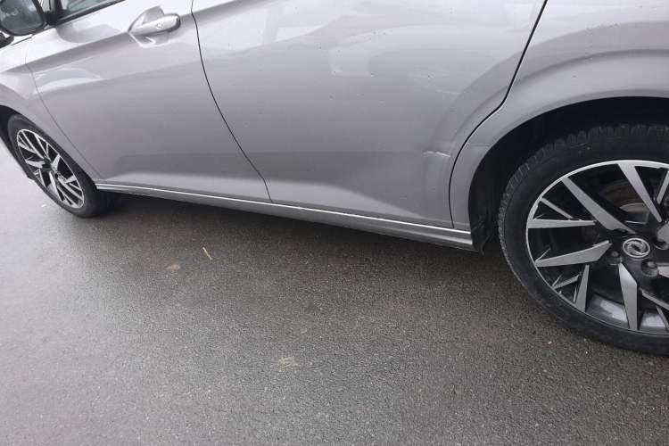 Used Dongfeng Aeolus Yixuan 2020 230T Automatic Advanced Edition Left Side Sill