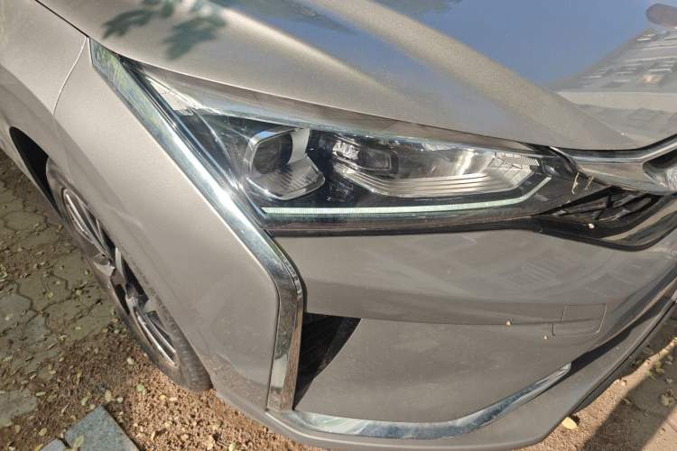 Used Dongfeng Aeolus Yixuan 2020 230T Automatic Advanced Edition Right Front Headlight