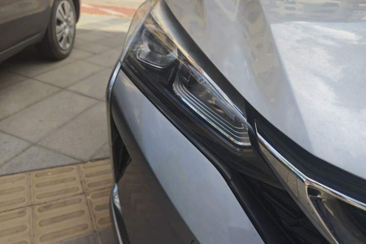 Used Dongfeng Aeolus Yixuan 2020 230T Automatic Advanced Edition Right Front Headlight