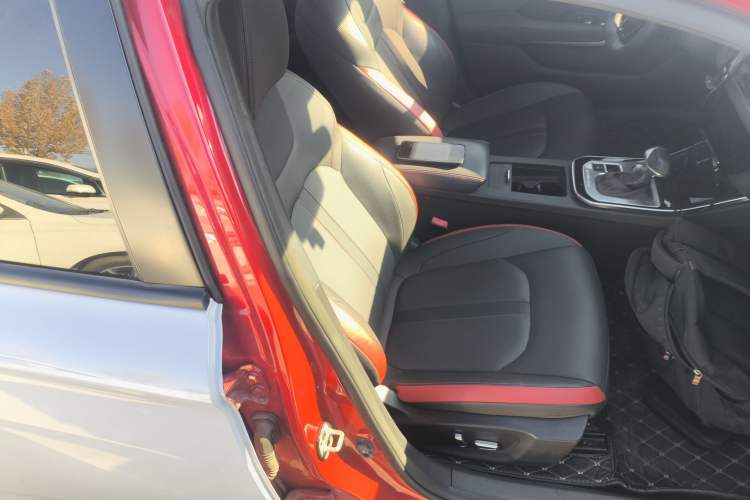 Used Dongfeng Aeolus Yixuan 2020 230T Automatic Cool Stylish Dark Knight Edition Right Front Seat