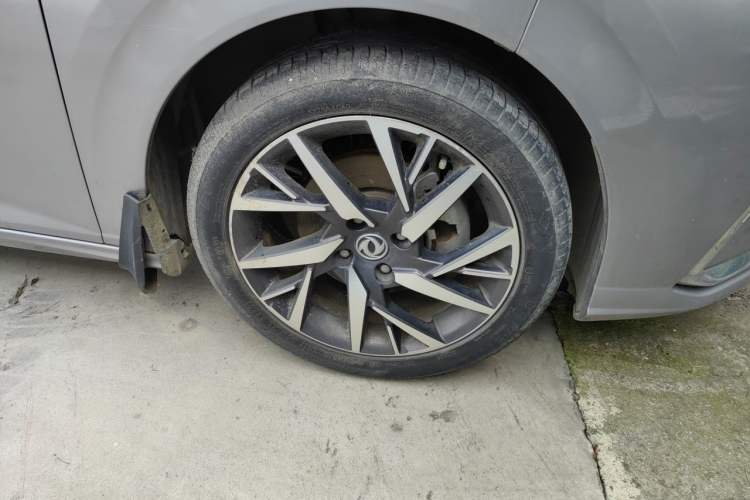 Used Dongfeng Aeolus Yixuan 2020 230T Automatic Advanced Edition Right Front Wheel Hub