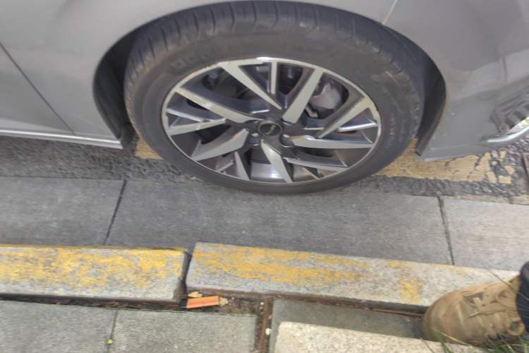 Used Dongfeng Aeolus Yixuan 2020 230T Automatic Advanced Edition Right Front Wheel Hub