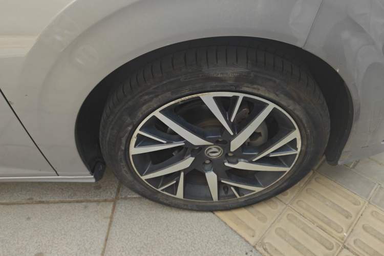 Used Dongfeng Aeolus Yixuan 2020 230T Automatic Advanced Edition Right Front Wheel Hub