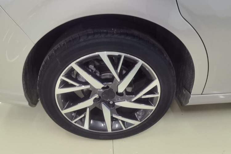 Used Dongfeng Aeolus Yixuan 2020 230T Automatic Cool Track Edition Right Rear Wheel Hub