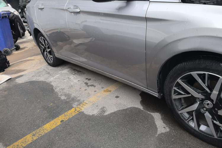 Used Dongfeng Aeolus Yixuan 2020 230T Automatic Advanced Edition Right Side Sill