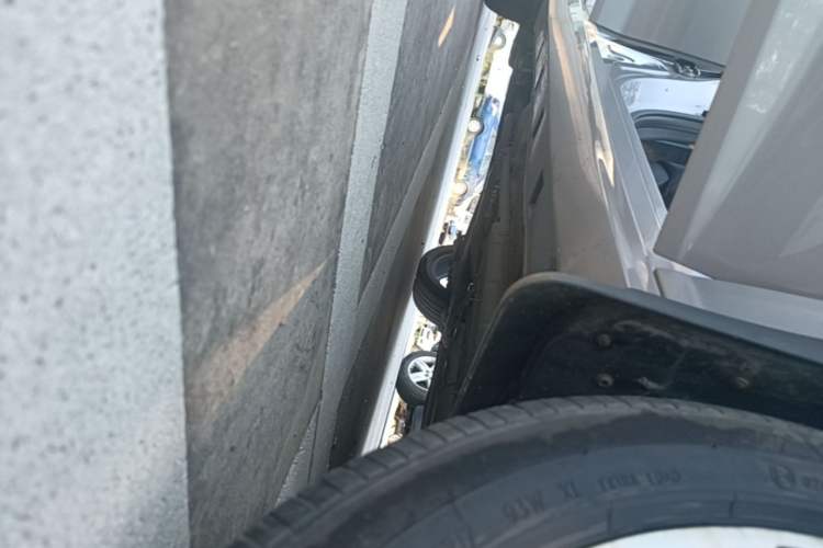 Used Dongfeng Aeolus Yixuan 2020 230T Automatic Cool Edition Right Side Sill