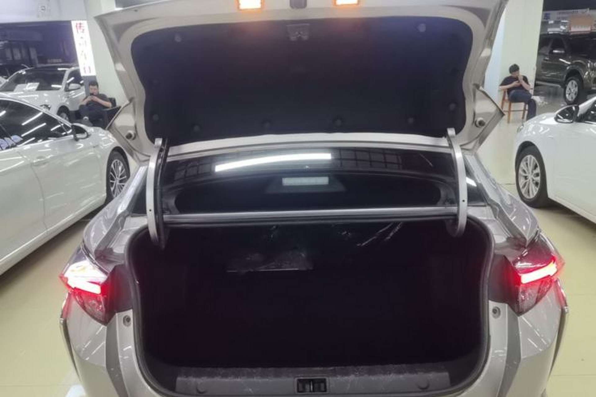 Used Dongfeng Aeolus Yixuan 2020 230T Automatic Cool Track Edition Trunk