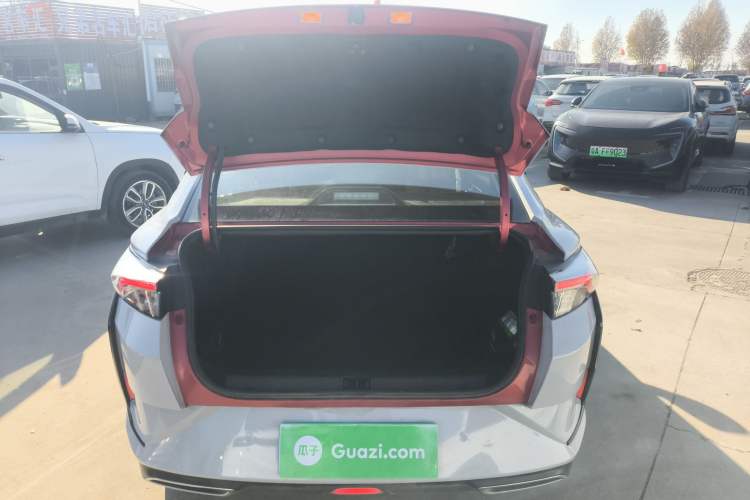 Used Dongfeng Aeolus Yixuan 2020 230T Automatic Cool Stylish Dark Knight Edition Trunk