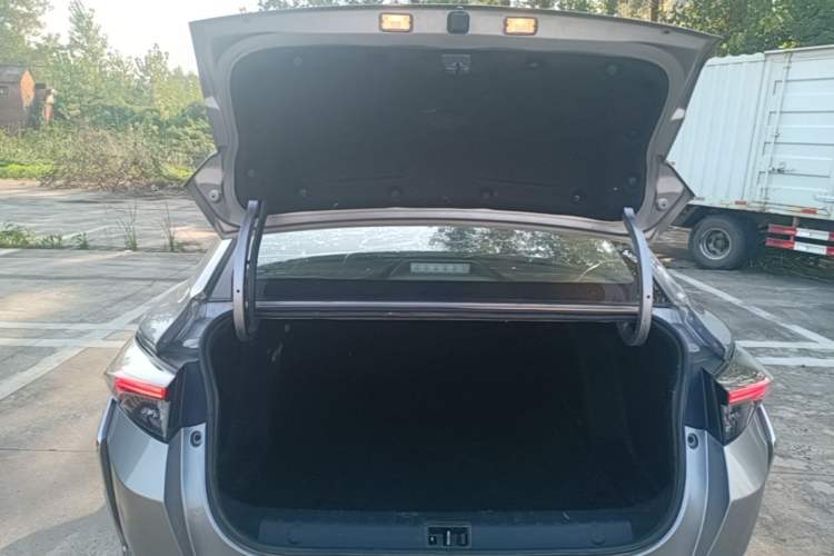 Used Dongfeng Aeolus Yixuan 2020 230T Automatic Cool Edition Trunk