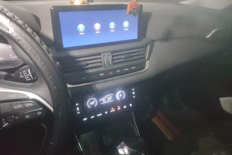 Used Dongfeng Aeolus Yixuan 2020 230T Automatic Cool Track Edition Audio And AC Panel