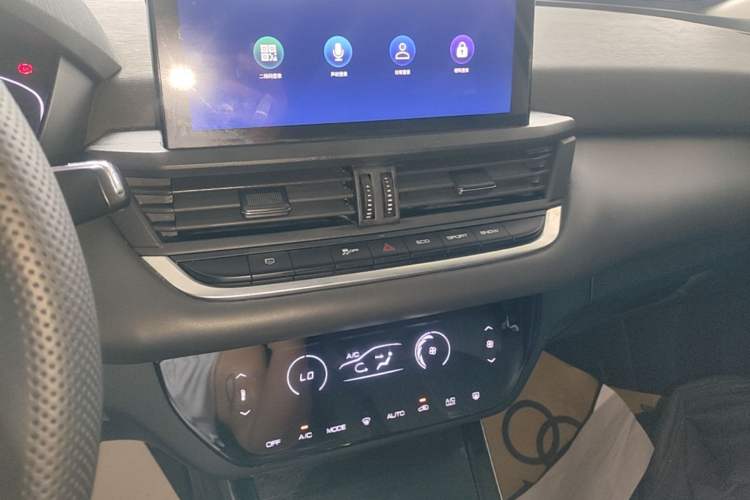 Used Dongfeng Aeolus Yixuan 2020 230T Automatic Cool Edition Audio And AC Panel