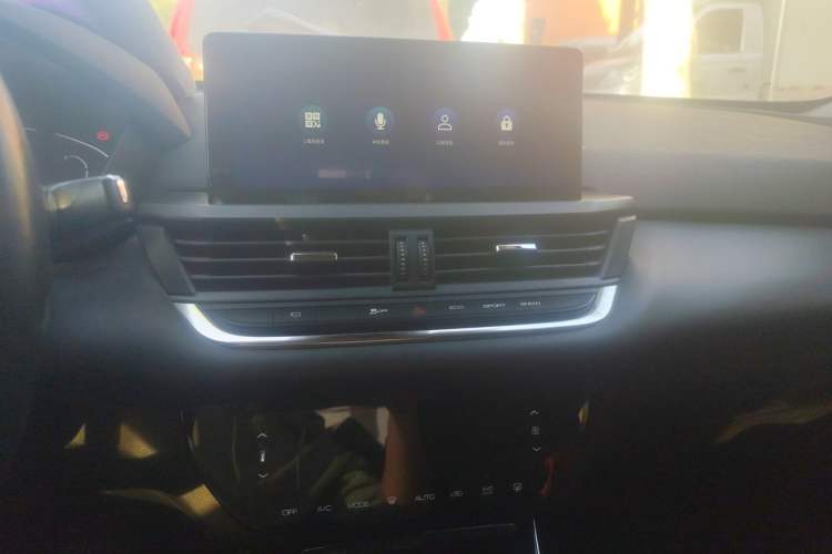 Used Dongfeng Aeolus Yixuan 2020 230T Automatic Cool Edition Audio And AC Panel