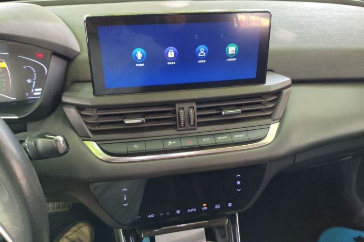 Used Dongfeng Aeolus Yixuan 2020 230T Automatic Cool Edition Audio And AC Panel