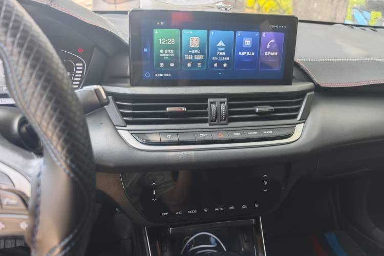 Used Dongfeng Aeolus Yixuan 2020 230T Automatic Cool Edition Audio And AC Panel