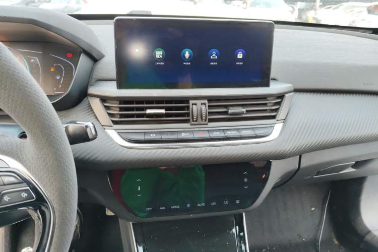 Used Dongfeng Aeolus Yixuan 2020 230T Automatic Cool Stylish Dark Knight Edition Audio And AC Panel