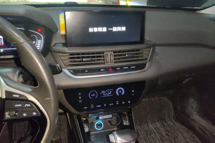 Used Dongfeng Aeolus Yixuan 2020 230T Automatic Cool Edition Audio And AC Panel