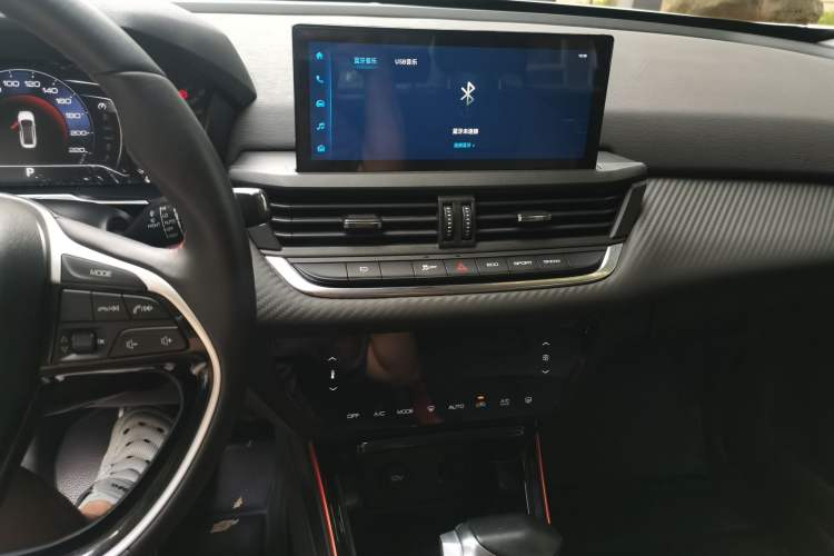 Used Dongfeng Aeolus Yixuan 2020 230T Automatic Cool Track Rider Edition Audio And AC Panel