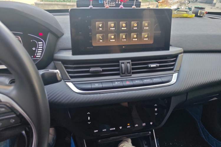 Used Dongfeng Aeolus Yixuan 2020 230T Automatic Dazzle Track Edition Audio And AC Panel