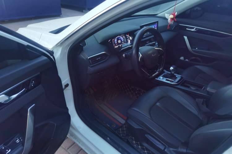 Used Dongfeng Aeolus Yixuan 2020 230T Automatic Dazzle Track Edition Driver Seat