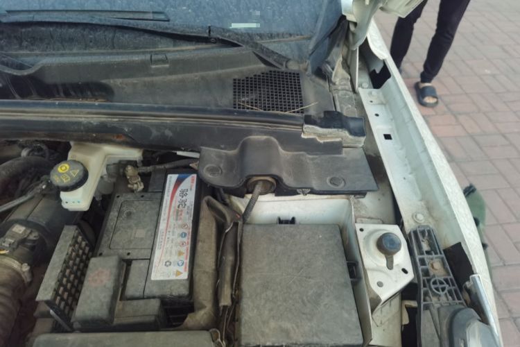 Used Dongfeng Aeolus Yixuan 2020 230T Automatic Dazzle Track Edition Engine Bay Left