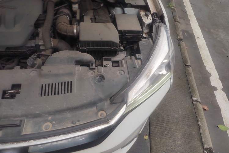 Used Dongfeng Aeolus Yixuan 2020 230T Automatic Advanced Edition Engine Bay Left