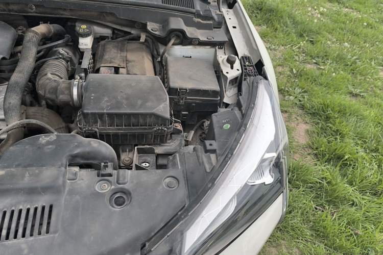 Used Dongfeng Aeolus Yixuan 2020 230T Automatic Dazzle Track Edition Engine Bay Left