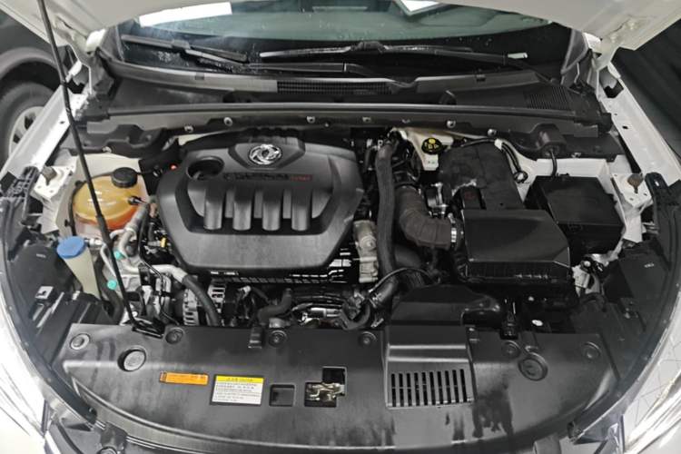 Used Dongfeng Aeolus Yixuan 2020 230T Automatic Dazzle Track Edition Engine Bay