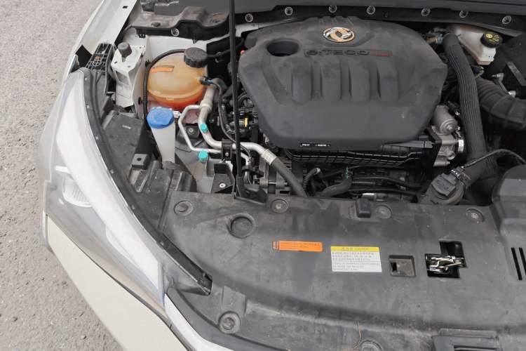 Used Dongfeng Aeolus Yixuan 2020 230T Automatic Advanced Edition Engine Bay Right