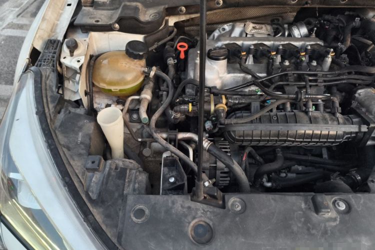 Used Dongfeng Aeolus Yixuan 2020 230T Automatic Dazzle Track Edition Engine Bay Right
