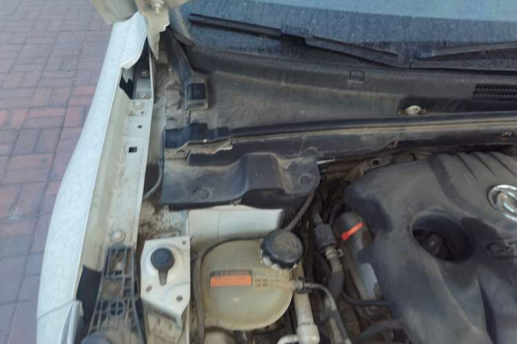 Used Dongfeng Aeolus Yixuan 2020 230T Automatic Dazzle Track Edition Engine Bay Right