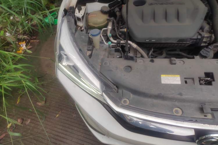 Used Dongfeng Aeolus Yixuan 2020 230T Automatic Advanced Edition Engine Bay Right