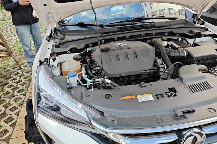 Used Dongfeng Aeolus Yixuan 2020 230T Automatic Advanced Edition Engine Bay Right