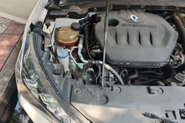 Used Dongfeng Aeolus Yixuan 2020 230T Automatic Cool Edition Engine Bay Right