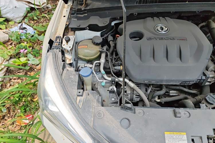 Used Dongfeng Aeolus Yixuan 2020 230T Automatic Advanced Edition Engine Bay Right