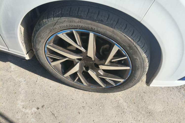 Used Dongfeng Aeolus Yixuan 2020 230T Automatic Cool Track Edition Exterior 1