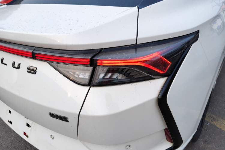 Used Dongfeng Aeolus Yixuan 2020 230T Automatic Cool Stylish Dark Knight Edition Exterior 3