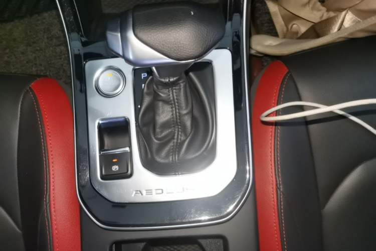 Used Dongfeng Aeolus Yixuan 2020 230T Automatic Glare-Proof Dark Knight Edition Gear Lever